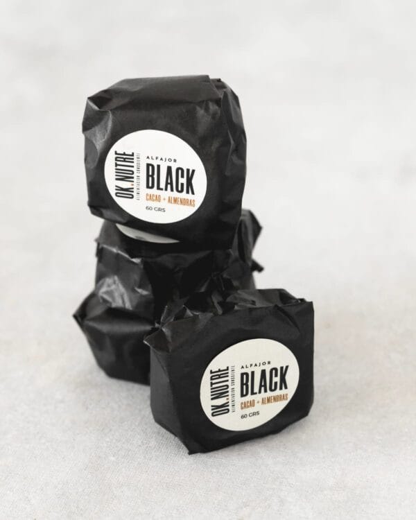 Alfajor Black OK Nutre, cacao y almendras, 60 g